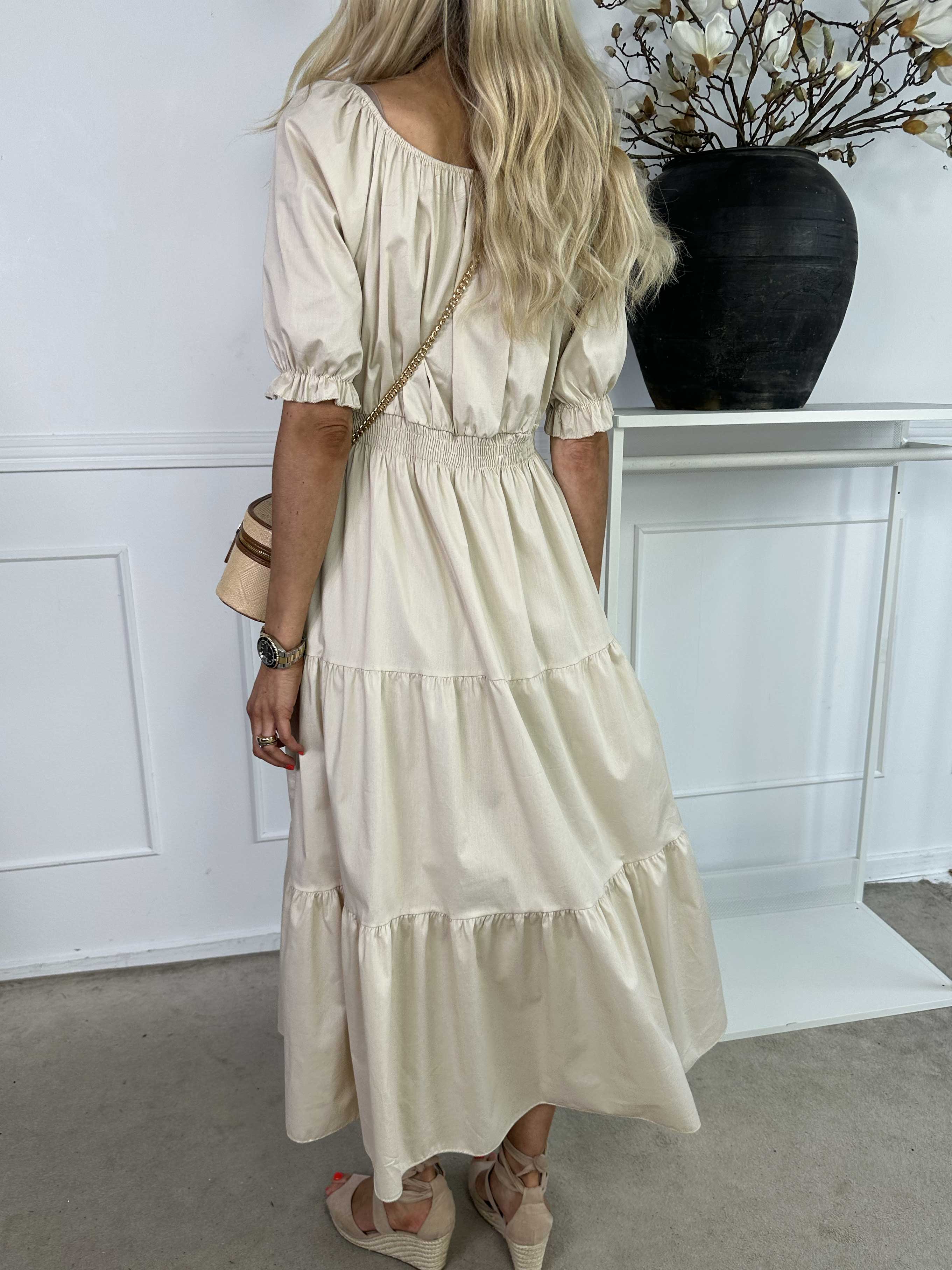 Kayce - Klänning i bomull med resår i halsringning och midja